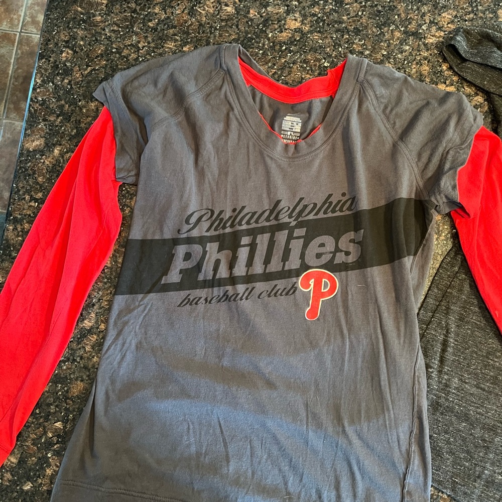 His and hers Phillies shirts